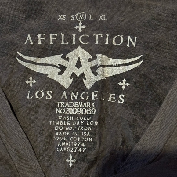 Affliction top - long sleeve - ripped sleeve design - Picture 4 of 6